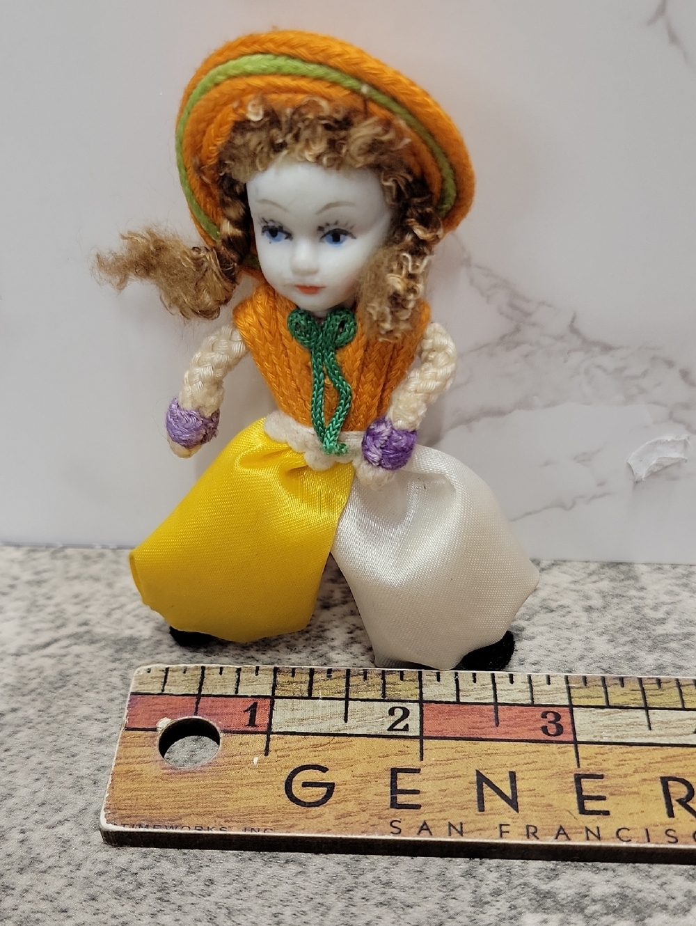 Vintage porcelain & fabric mini doll - Picture 8 of 9